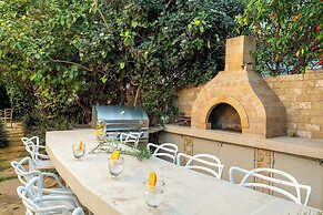 The Stone-age Palace by Sea N' Rent