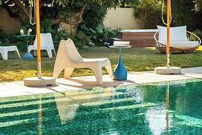 The Stone-age Palace by Sea N' Rent