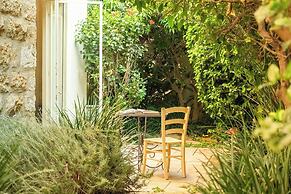 The Stone-age Palace by Sea N' Rent