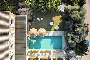 The Stone-age Palace by Sea N' Rent