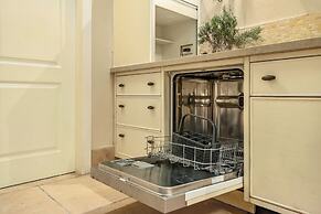 The Stone-age Palace by Sea N' Rent