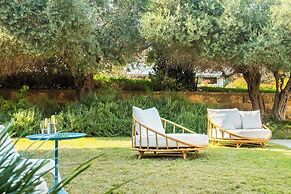 The Stone-age Palace by Sea N' Rent