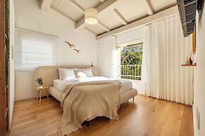 The Stone-age Palace by Sea N' Rent