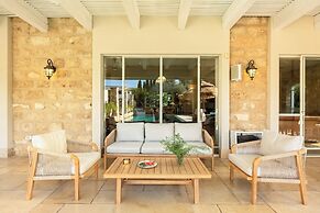 The Stone-age Palace by Sea N' Rent