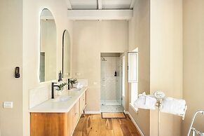 The Stone-age Palace by Sea N' Rent