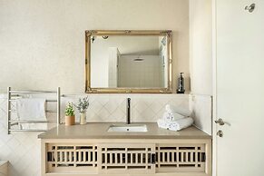 The Stone-age Palace by Sea N' Rent