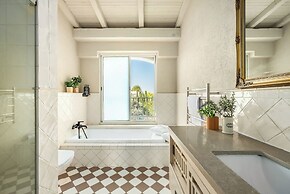 The Stone-age Palace by Sea N' Rent