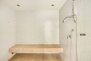 The Stone-age Palace by Sea N' Rent