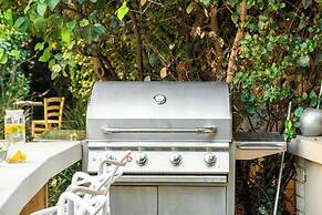 The Stone-age Palace by Sea N' Rent