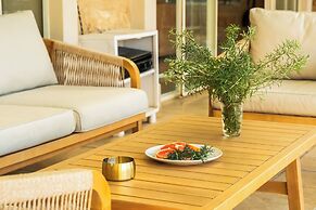 The Stone-age Palace by Sea N' Rent