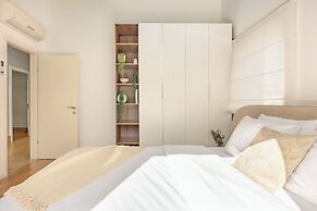 The Stone-age Palace by Sea N' Rent