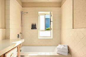 The Stone-age Palace by Sea N' Rent