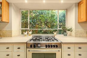 The Stone-age Palace by Sea N' Rent