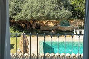 The Stone-age Palace by Sea N' Rent