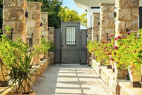 The Stone-age Palace by Sea N' Rent