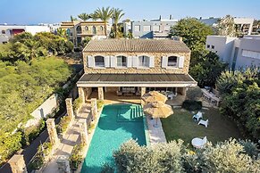 The Stone-age Palace by Sea N' Rent