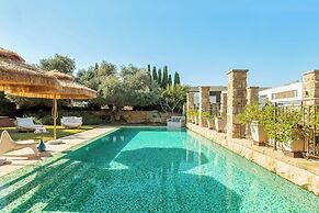 The Stone-age Palace by Sea N' Rent