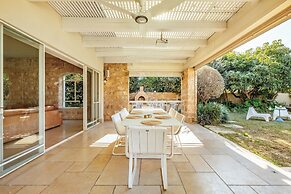 The Stone-age Palace by Sea N' Rent