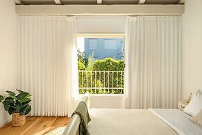 The Stone-age Palace by Sea N' Rent