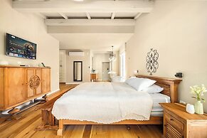 The Stone-age Palace by Sea N' Rent