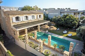 The Stone-age Palace by Sea N' Rent