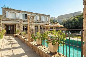 The Stone-age Palace by Sea N' Rent