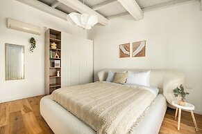 The Stone-age Palace by Sea N' Rent