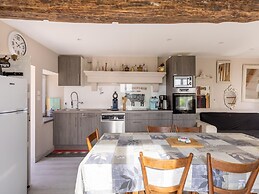 Cottage With Independent Studio in Molesme