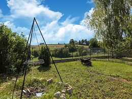 Cottage With Independent Studio in Molesme