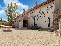 Cottage With Independent Studio in Molesme