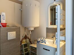 Cottage With Independent Studio in Molesme