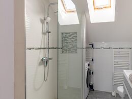 Cottage With Independent Studio in Molesme