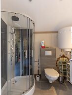 Cottage With Independent Studio in Molesme