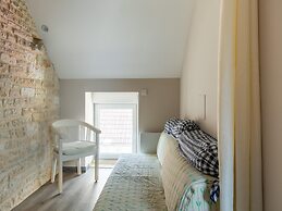 Cottage With Independent Studio in Molesme