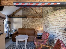 Cottage With Independent Studio in Molesme