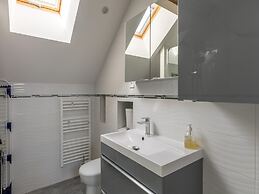 Cottage With Independent Studio in Molesme