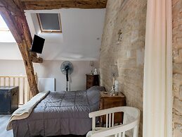 Cottage With Independent Studio in Molesme