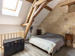 Cottage With Independent Studio in Molesme