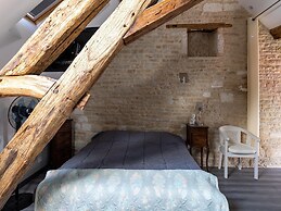 Cottage With Independent Studio in Molesme