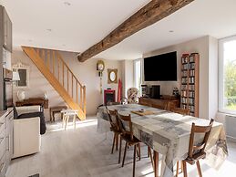 Cottage With Independent Studio in Molesme