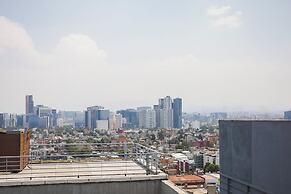 Chic Condo with Gym & Private Roof