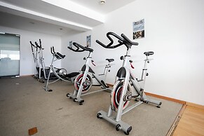 Chic Condo with Gym & Private Roof