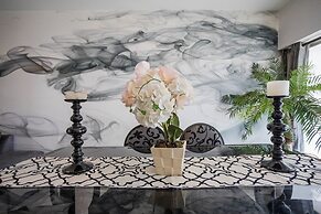 Chic Condo with Gym & Private Roof