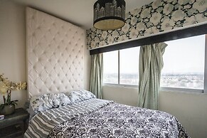 Chic Condo with Gym & Private Roof