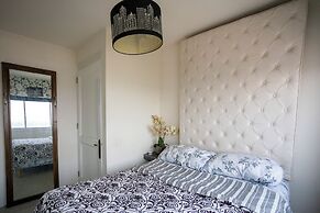 Chic Condo with Gym & Private Roof