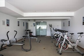 Chic Condo with Gym & Private Roof