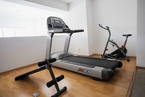 Chic Condo with Gym & Private Roof