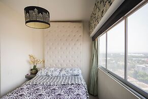 Chic Condo with Gym & Private Roof