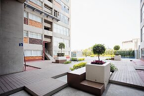 Chic Condo with Gym & Private Roof