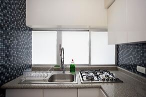 Chic Condo with Gym & Private Roof